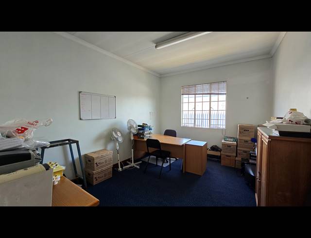 1,550M² WAREHOUSE FOR SALE IN EASTLEIGH